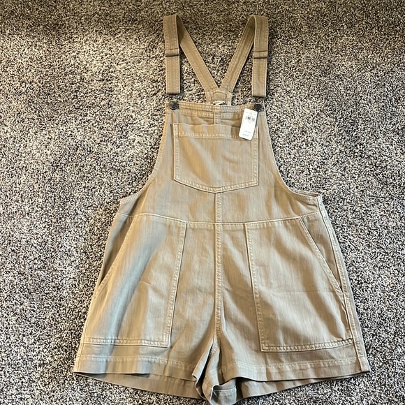NWT Aerie Olive Green Denim Overall Shorts - Picture 1 of 2